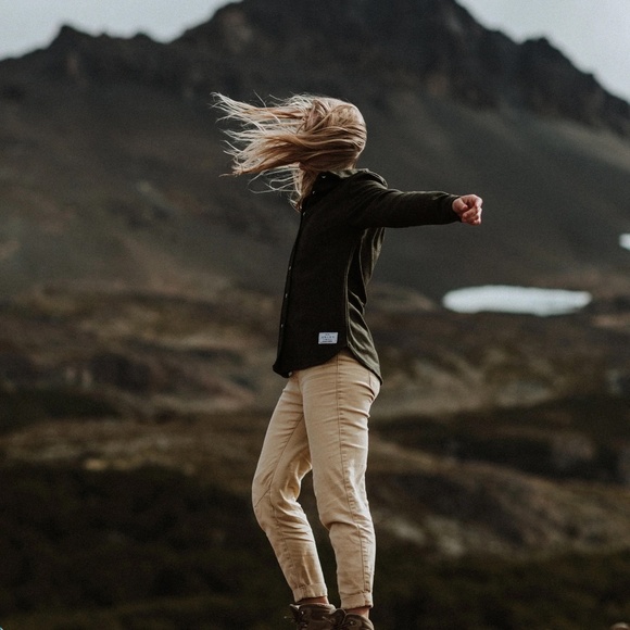 Anian Women's Modern Melton Wool Shirt in charcoal/dark grey —size Small - Picture 2 of 6